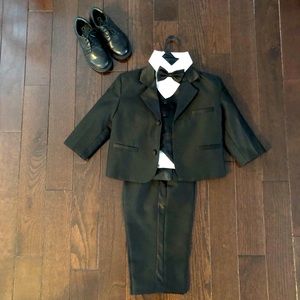 Kid’s full tuxedo - size 2T (includes shoes)